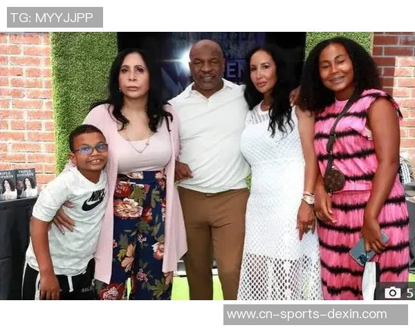 泰森与道格拉斯的世纪对决揭示拳击历史的转折点与传奇故事